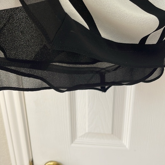 Light weight lined top - Picture 6 of 8